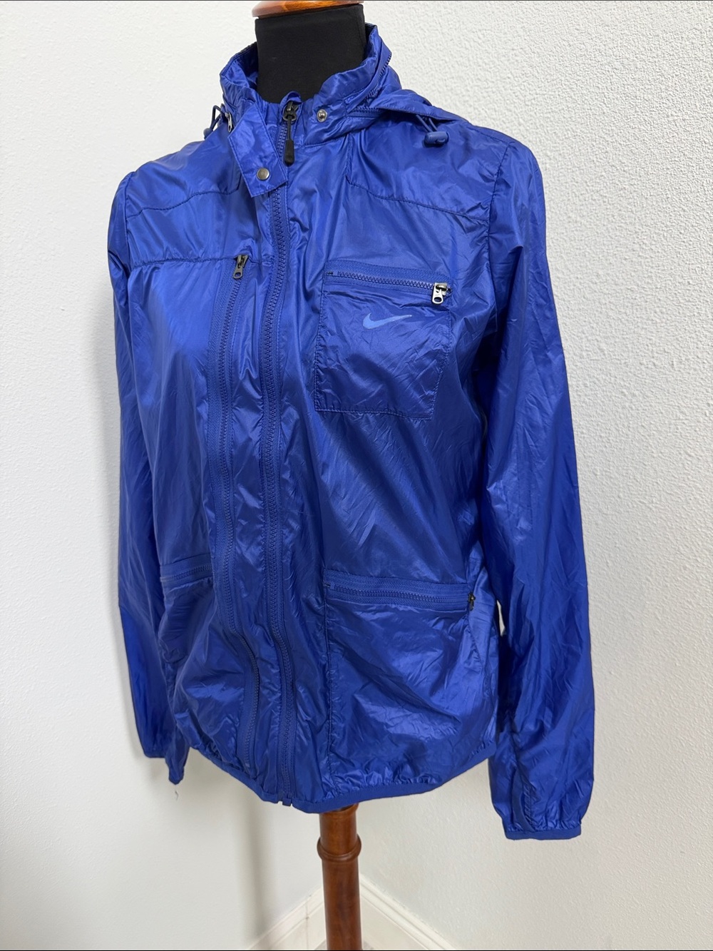 Unisex Blue Lightweight Hooded Rain Jacket large Nike